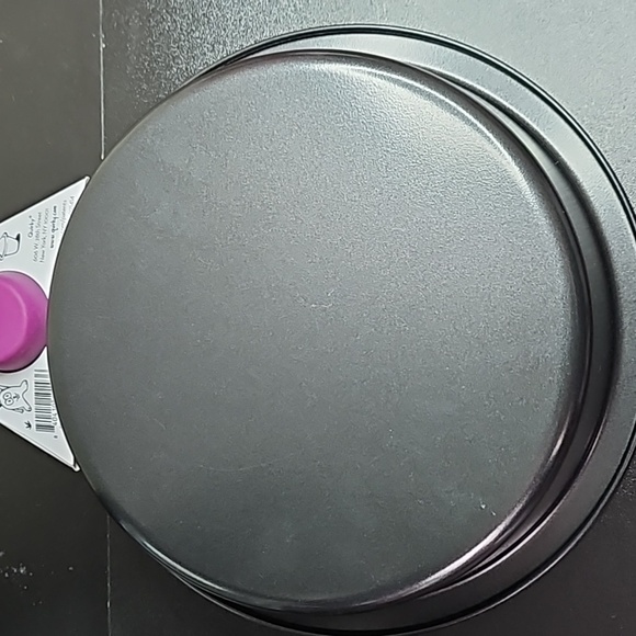 Quirky 8in cake pan nwt - Picture 2 of 5